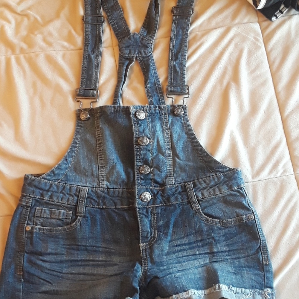 Overall shorts